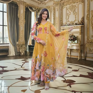 Vestido Largo de Fiesta con Silueta Imperio, Bordado Clásico y Elegante de Excelente Calidad, para Eventos Religiosos - Product Image 1