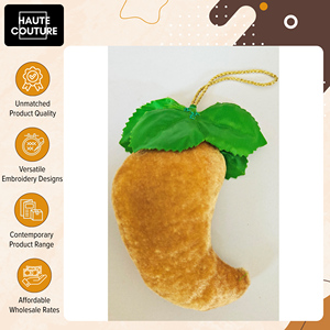 Adornos Colgantes Festivos en Forma de Mango Hechos a Mano en India con Tela de Terciopelo Bordada de Calidad Excepcional a un Precio Nominal - Product Image 2