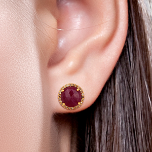 Pendientes de Oro Amarillo de 18k con Rubí, Diseño Minimalista, 1.52g, Última Tendencia, Directo de Fábrica - Product Image 4