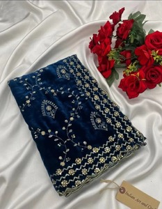 Exquisita Dupatta de Terciopelo Nupcial Color Verde Azulado con Bordado Floral de Zari Dorado en Toda la Superficie, Chal de Boda, Estola para Bodas Exquisitas - Product Image 3