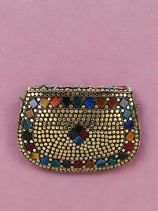 Bolso de mano nupcial artesanal con piedras Kundan y asa de perlas, bolso de diseñador étnico para bodas y fiestas. - Product Image 6