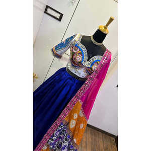 Ensembles spéciaux Navratri pour femmes, Lehenga Choli avec de vrais travaux de miroir et broderie au fil pour les festivals - Product Image 5