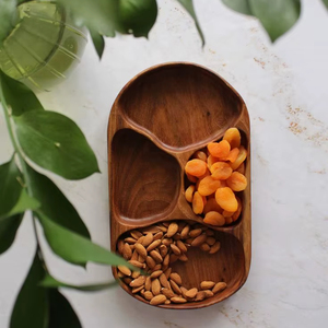 Bandeja de madera premium para servir frutos secos, queso y presentación decorativa en la mesa. - Product Image 1