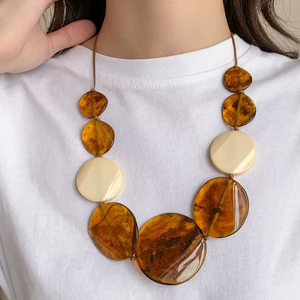 Collar de resina color marrón ámbar con discos, cuentas acrílicas planas y redondas, joyería llamativa para mujer, piezas de collar de plástico con eslabones para atar al cuello, accesorios de vestir. - Product Image 1
