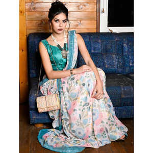 Sari de Novia Color Cielo con Bordado de Lentejuelas, Talla M - Product Image 3