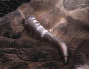 Cuero genuino real y cuerno natural de búfalo, elaborados a mano por artesanos, para uso como recipiente para beber. - Product Image 4