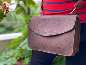 กระเป๋าถือหนังแท้แฟชั่นพร้อมสายสะพายยาวสำหรับผู้หญิง - Product Image 3
