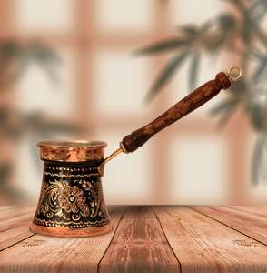 กาแฟตุรกีระดับไฮเอนด์ ชงในกาน้ำชาเซซเว ทำจากโลหะพร้อมลวดลายตกแต่งและด้ามจับไม้ มอบประสบการณ์การชงกาแฟแบบคลาสสิก - Product Image 1