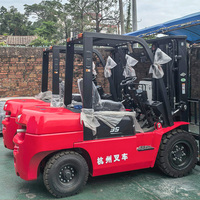 Chariot élévateur diesel de 2 tonnes à 2,5 tonnes avec mât triplex pour l'empilage de palettes en entrepôt et la manutention de matériaux en usine