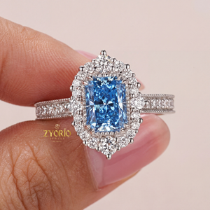 Anillo de Compromiso de Lujo con Diamante Radiante Cultivado en Laboratorio, Engaste de Garra, Moderno Anillo Nupcial de Plata 925, Elección para Novias en Bodas y Fiestas - Product Image 5