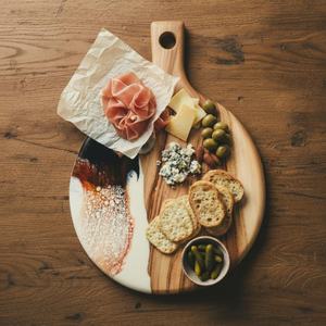 Planche à charcuterie en bois avec poignée en résine, planche de service artisanale pour fromage, épaisseur 1,5 cm, passe au lave-vaisselle, pour viande, fromage, fruits, craquelins - Product Image 4