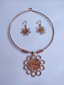 Parure de colliers en fil de cuivre de luxe faits à la main, design spirale, bijoux métalliques exquis, idéal pour la remise des diplômes, la rentrée scolaire, la fête des mères - Product Image 3