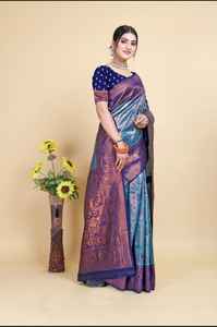Sari en soie Banarasi classique, sari traditionnel indien pour mariage avec bordure Zari riche, disponible à un prix raisonnable - Product Image 4