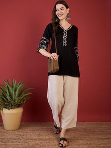 Kurti Corto para Mujer, Túnica de Rayón con Mangas Bordadas de Diseño 3/4, Tela Suave y Transpirable - Product Image 2
