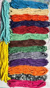 Perles en résine carrées de 12 mm de couleur personnalisée de la marque FE en gros |   Boîte de perles géométriques en vrac pour la fabrication de bijoux - Product Image 2
