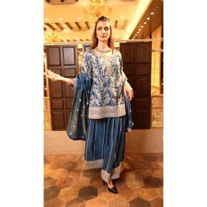 ชุดสูทผู้หญิงสีน้ำเงิน ดีไซน์เนอร์ พร้อมงานปักและงานประดับเลื่อม ไซส์ L - Product Image 6