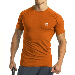 เสื้อยืดออกกำลังกายผู้ชายคุณภาพสูง พิมพ์โลโก้ได้ตามต้องการ ผ้าโพลีเอสเตอร์ สำหรับวิ่ง ฟิตเนส เล่นกีฬา ยิม เสริมสร้างกล้ามเนื้อ - Product Image 1