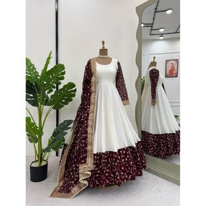 Robe Anarkali de créateur faite à la main pour les fêtes, coupe trapèze, en organza brodé avec des sequins, taille empire - Product Image 4