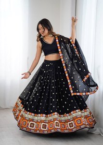 Oferta Especial: Lehenga de Diseñador de Georgette Sintético Pesado con Bordado de Hilo Gamthi, Espejos Reales y Lentejuelas, y Choli de Rayón con Dupatta - Product Image 2