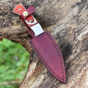 Cuchillo de Caza de Hoja Fija de Acero al Carbono Forjado a Mano y Grabado, con Mango de Madera Roja y Funda de Cuero, Personalizable OEM, MOQ Bajo - Product Image 5