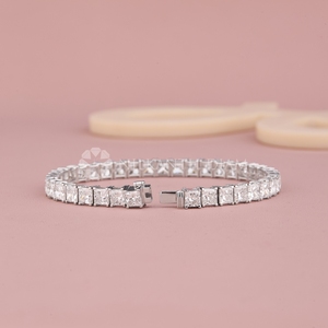 Elegante brazalete de diamantes de corte redondo con diamantes creados en laboratorio con claridad VVS para mujeres, de la India. - Product Image 2