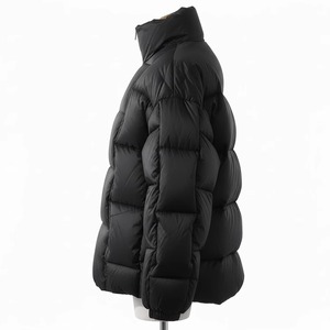 Chaqueta Acolchada Negra de Alta Calidad con Logotipo Personalizado, Chaqueta de Invierno Cálida, Aislada y Resistente al Agua para Ropa Urbana - Product Image 2
