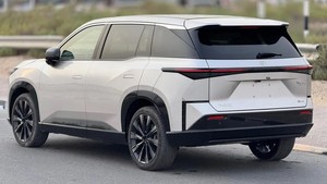 โตโยต้า 12890 รถยนต์ไฟฟ้า SUV ขับเคลื่อนสี่ล้อ ล้อแม็ก R18 เบาะหนัง กล้องมองหลัง ระยะทางวิ่ง NEDC 201-300 กม. มอเตอร์ไฟฟ้า AC หน้าจอสัมผัส - Product Image 3