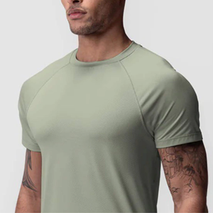 T-shirt pour homme à manches raglan vert olive, col rond, coupe ajustée, séchage rapide, sportif, tricoté, manches courtes, couleur unie, longueur standard - Product Image 2