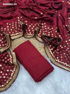 Fournisseur indien de saris et chemisiers traditionnels en soie Vichitra bicolore, richement brodés avec du papier Gota, de la marque Saree Love. - Product Image 3