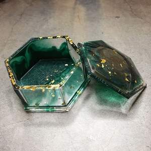 Boîte de rangement décorative élégante faite à la main - Product Image 2