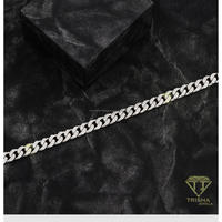 Bracelet cubain entièrement serti de pierres de laboratoire, avec des pierres à l'aspect diamant serties à la main et une finition luxueuse et imposante