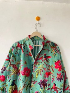 Veste et manteau en velours imprimé animal, réversible, matelassé en coton, fait main en Inde, manches trois-quarts - Product Image 5