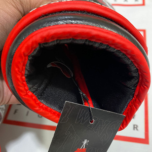 นวมชกมวยรุ่นล่าสุด Twins ลายพิมพ์เต็มตัว สำหรับมวยไทยมืออาชีพ หนังวัวแท้ อุปกรณ์ฝึกซ้อมคิกบ็อกซิ่ง - Product Image 4