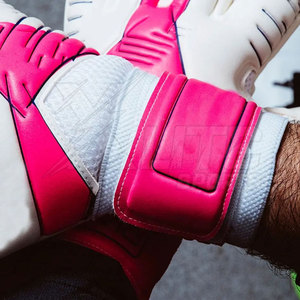 Vente directe usine Gants de football de marque personnalisables pour gardien de but, avec impression d'équipe, paume en latex à adhérence et dos flexible, pour usage extérieur de haute performance - Product Image 6