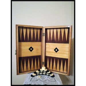 Juego de Backgammon Minimalista de Estilo Nórdico, Tablero Plegable en Chapa de Nogal y Gris - Elegante Juego de Mesa de Viaje con Dados de Precisión - Product Image 5