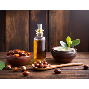 Huile de jojoba hydratante naturelle biologique en vrac pour les soins de la peau et des cheveux - Product Image 1