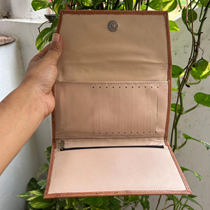 Cartera de Mano de Cuero 100% Genuino para Mujer, Diseño Bohemio con Bordado Floral y Geométrico, Cierre de Solapa, Portátil para Uso Diario en Todas las Estaciones - Product Image 5
