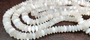 Cuentas de piedra lunar blanca natural facetada, corte alemán, forma de rondel, 9-12 mm, hebra de 8 pulgadas de largo - Product Image 3