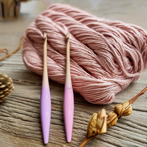 Aiguilles à tricoter ergonomiques multicolores avec manche en bois naturel pour ensemble d'artisanat en fil, crochet - Product Image 1