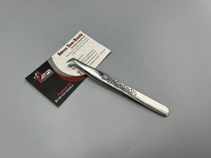 แหนบต่อขนตา90องศาทำจากสเตนเลสแบบมืออาชีพของญี่ปุ่นพร้อมด้ามแหลมดีไซน์รูปผีเสื้อสีเงินขัดเงาแบบมืออาชีพ - Product Image 5