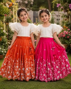 Conjunto de Lehenga Choli de Bollywood para Niñas al por Mayor: Top Corto Blanco con Volantes y Falda de Seda Naranja y Rosa con Estampado Floral Intenso para Fiesta - Product Image 1