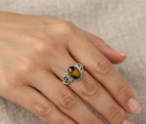 แหวนเงินแท้ 925 ประดับพลอยตาเสือธรรมชาติ แหวนทำมือ คริสตัลสวยงาม เครื่องประดับแฟชั่น แหวนของขวัญวันครบรอบวันเกิด - Product Image 5
