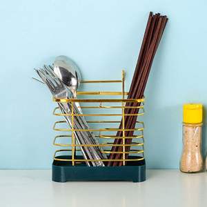 Portacubiertos de metal rústico para decoración de cocina estilo granja, que aporta un toque metálico cálido y almacenamiento funcional. - Product Image 5