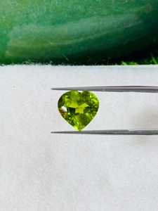 ZUBEDA GEMS JEWELLRY พลอยเพอริดอทดิบสีเขียวธรรมชาติ รูปหัวใจ ขนาด 2.00 กะรัต ได้รับการรับรอง หายาก ทรงเหลี่ยมเจียระไน สำหรับทำเครื่องประดับ - Product Image 5