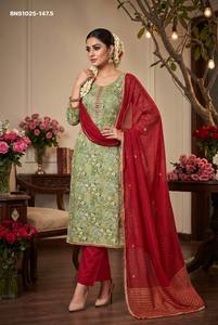 Ensemble pantalon et veste prêt-à-porter en coton Banarasi de qualité supérieure avec imprimé floral numérique et décolleté brodé à la main - Fournisseur indien - Product Image 3