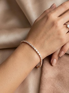 กำไลข้อมือทองคำ 18K ทรงสี่เหลี่ยมมรกต ประดับเพชรเลี้ยงในห้องปฏิบัติการ พร้อมใบรับรอง IGI สไตล์คลาสสิก เหมาะสำหรับสวมใส่ทุกวัน เป็นเครื่องประดับสำหรับเธอ - Product Image 3
