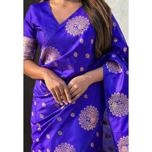 ผ้าซิ่นไหมนุ่มสีม่วงอ่อนลายทอแบบดูอัลซารี พร้อมขอบลายขนนกยูง - Product Image 4