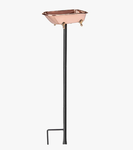 Bassin à oiseaux miniature en métal finition laiton, en forme de baignoire à pattes, pour extérieur, jardin, décoratif, avec plateau mangeoire en métal noir - Product Image 1