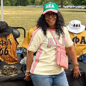 Camiseta Premium Neutral AKA para Mujer, con Letras Griegas, Tela de Alta Calidad, Ajuste Cómodo, Cuello Redondo Informal - Product Image 2