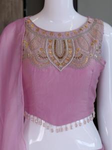 Conjunto de Lehenga Choli Rosa Bordado con Dupatta, Traje Tradicional Indio para Bodas y Fiestas para Mujeres - Product Image 4